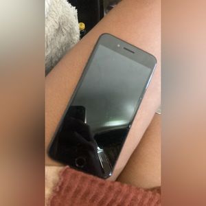 IPHONE 7 plus, few. cracks, ITUNES DEF NEEDED (software install) unlocked.